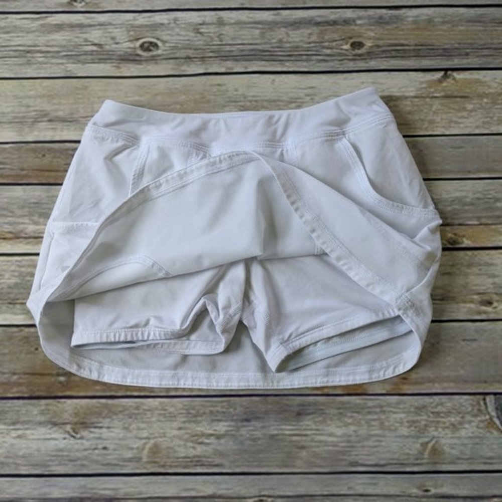 Under Armour Youth Medium White Heat Gear Skort - Picture 4 of 8